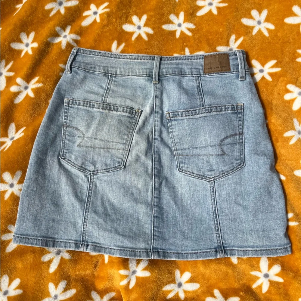 American Eagle Button Front Super Stretch Denim Mini Skirt Lightwash Size 6